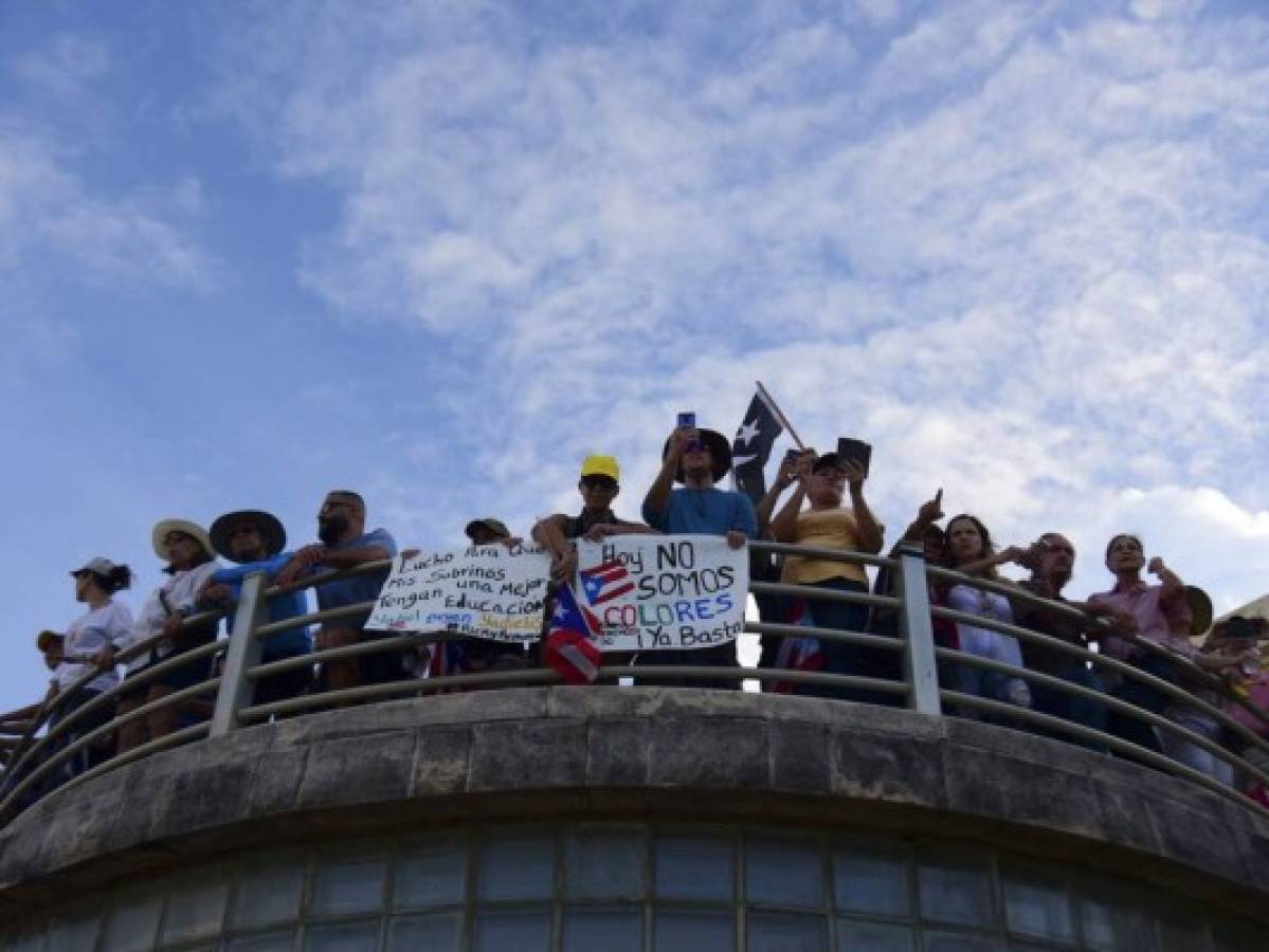Ciudadanos se reúnen en la Plaza Quinto Centenario para protestar contra el gobernador Ricardo Rosselló, en San Juan, Puerto Rico, el miércoles 17 de julio de 2019. Foto AP