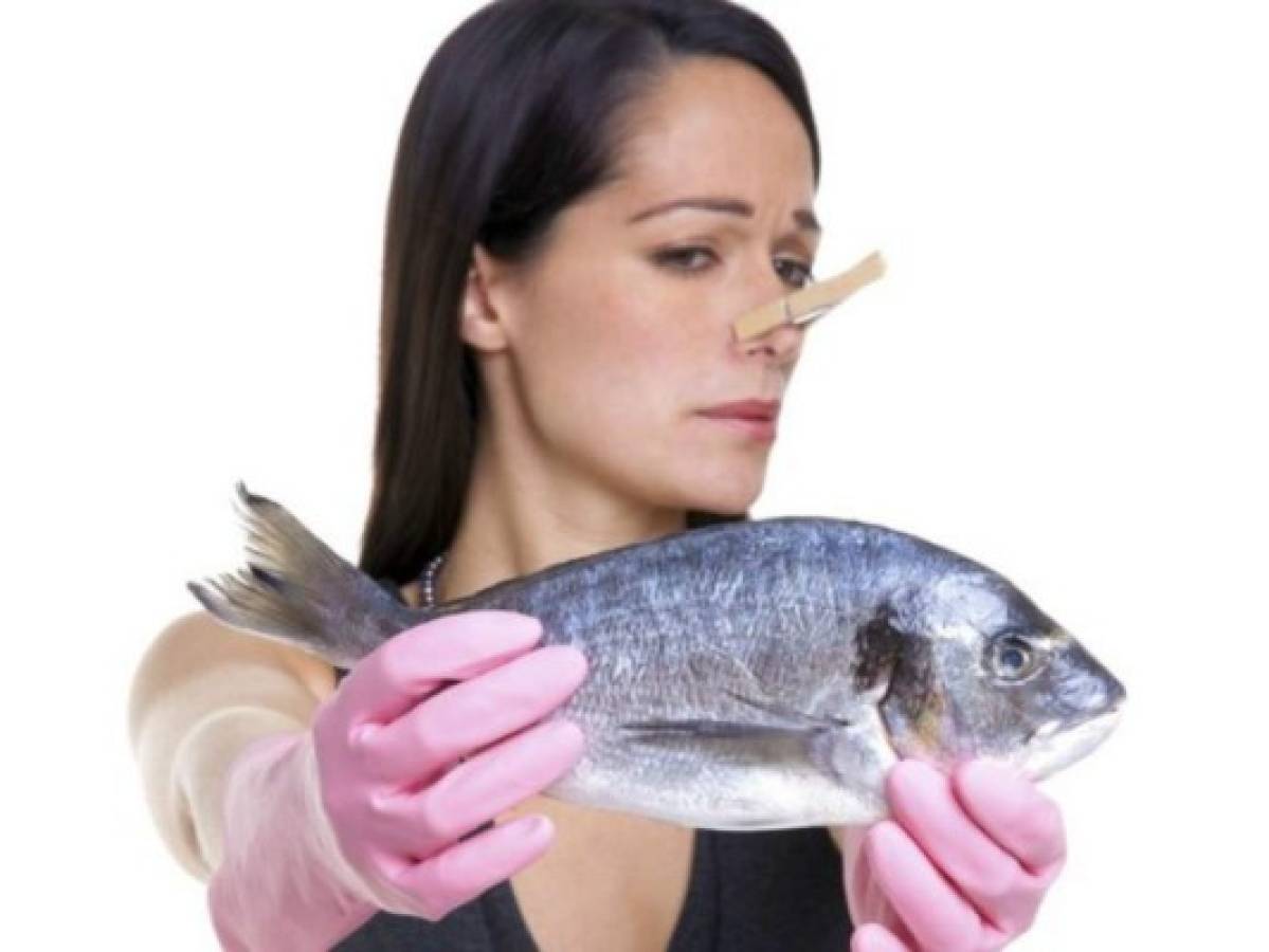 Elimina el olor a pescado de tu cocina con trucos caseros