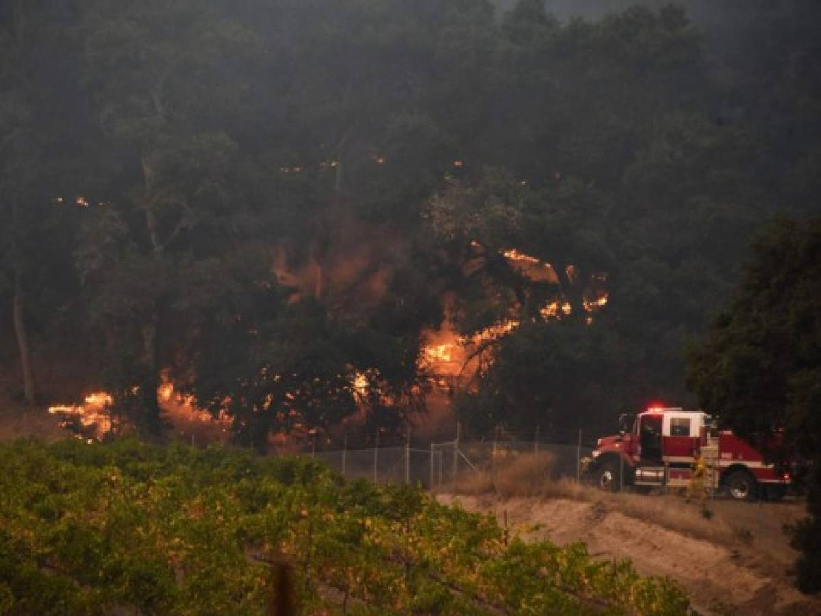 Sube a 23 los muertos por incendios de California