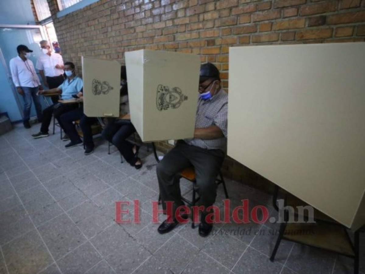 Cierran las urnas y comienza el conteo de los votos