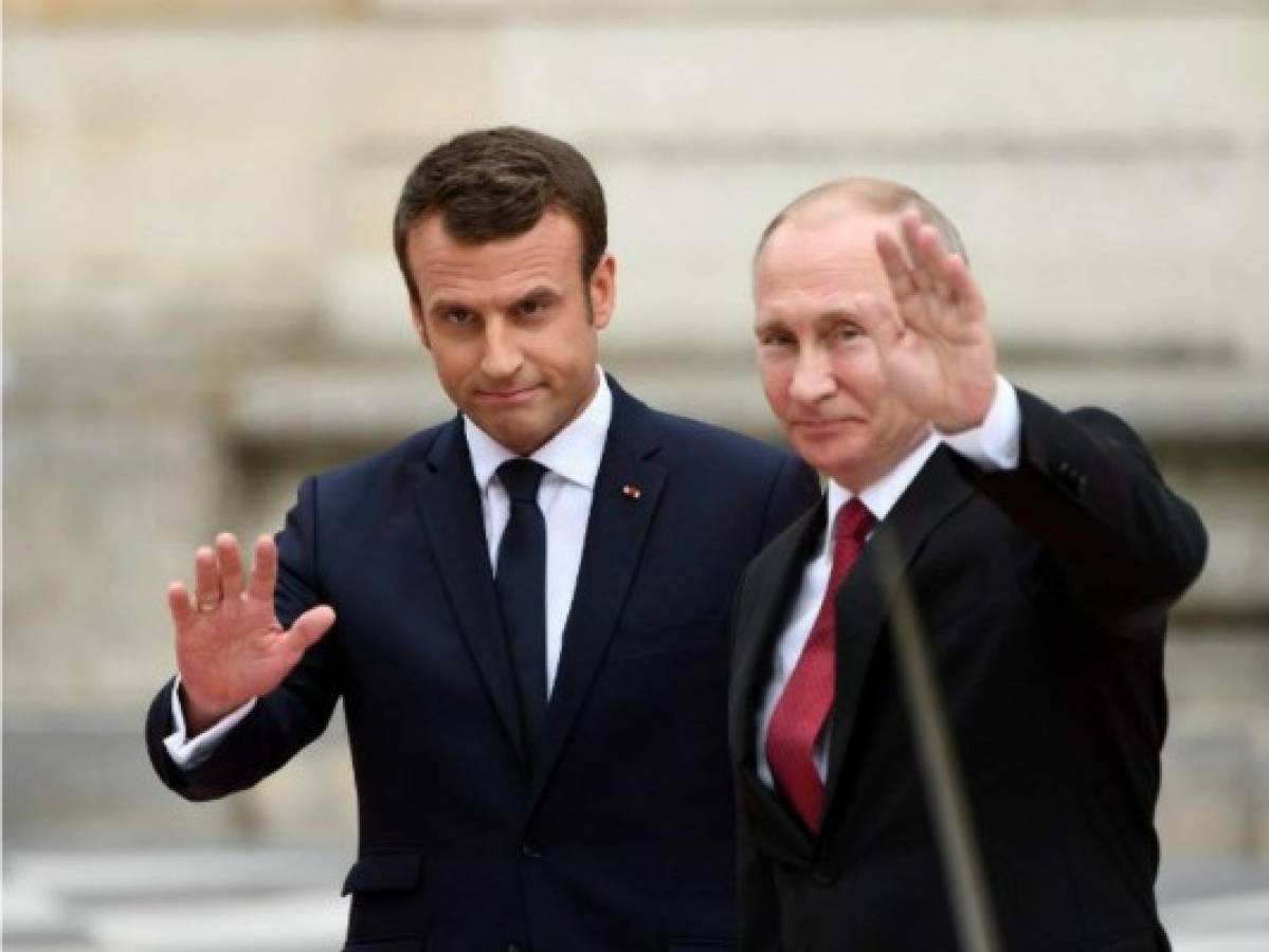 Emmanuel Macron felicita a Vladimir Putin por organización del Mundial de fútbol
