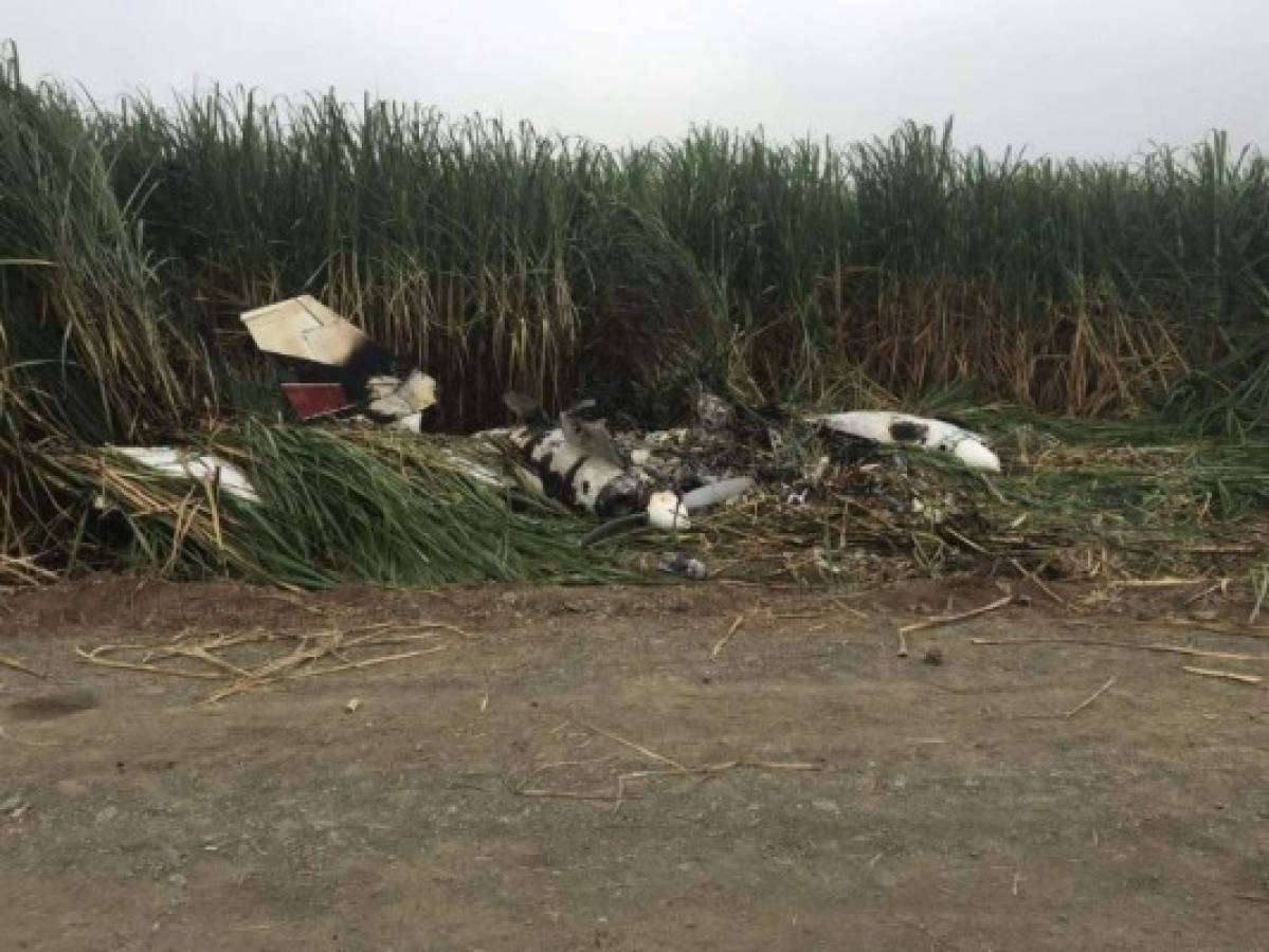 Hallan supuesta narcoavioneta incinerada en aldea Los Caraos, Cortés