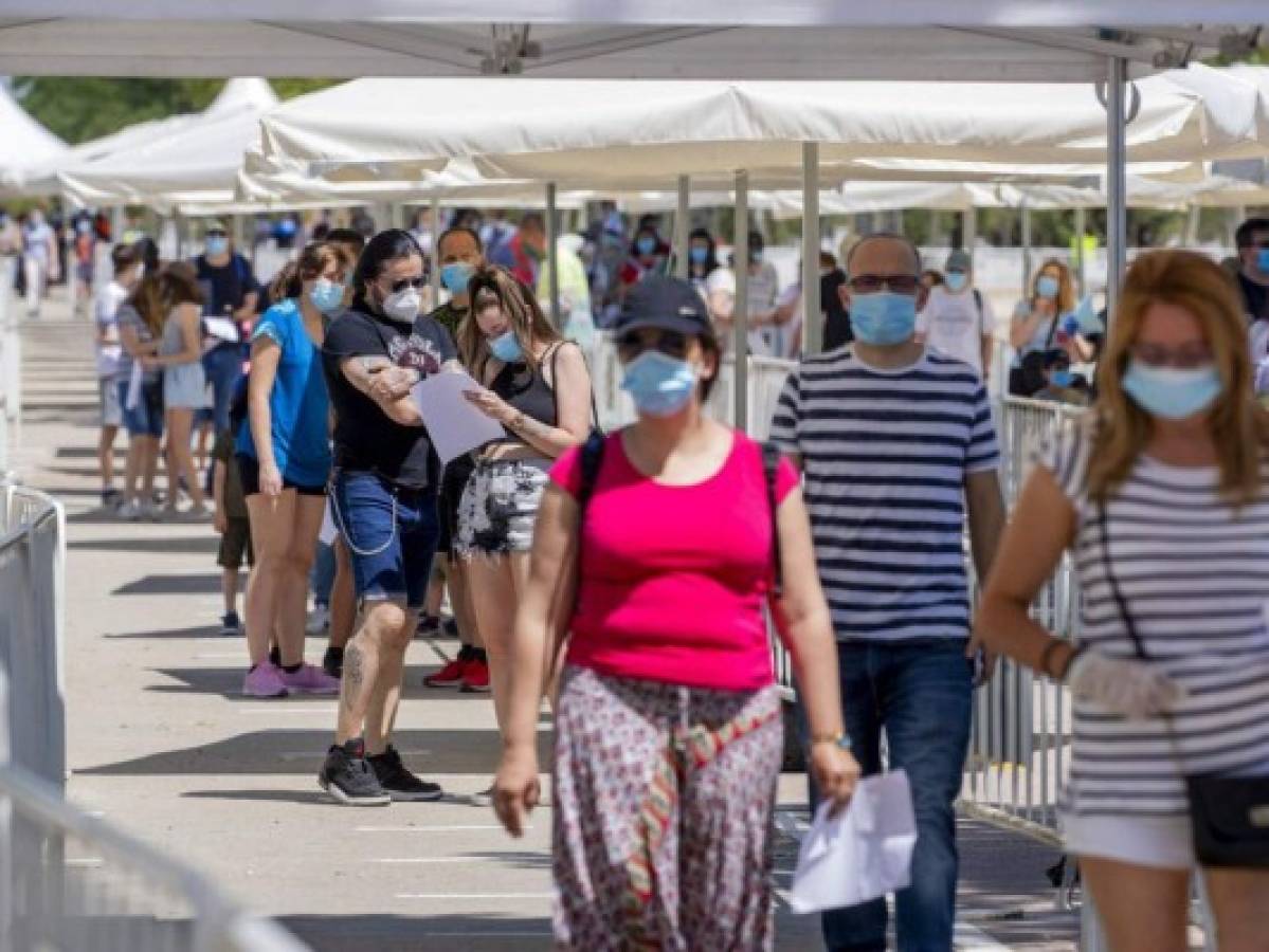 España ofrece dinero a familias pobres en medio de pandemia