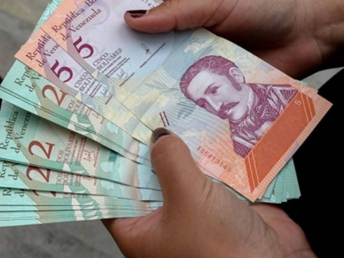 Nuevo salario mínimo en Venezuela equivale a 6,7 dólares en cambio oficial