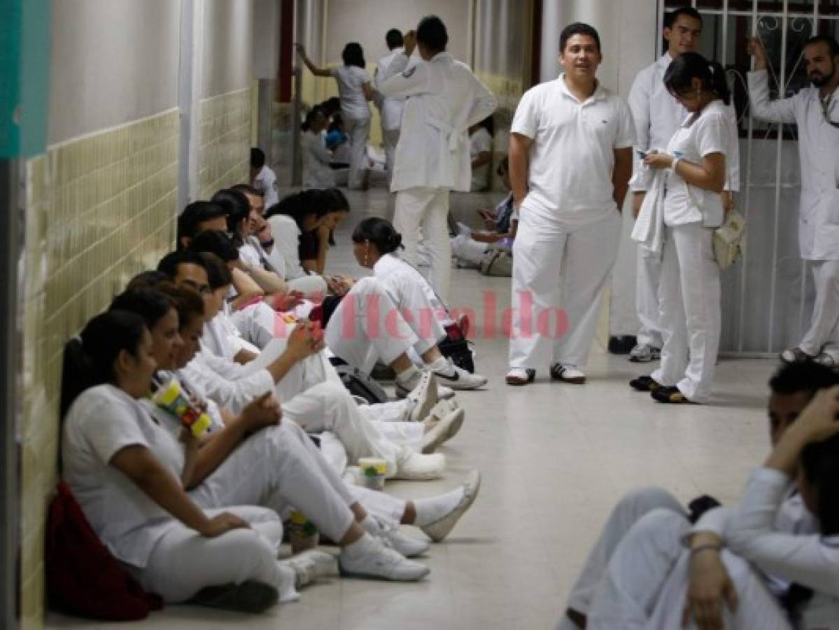 Salud promete pagar el viernes el salario beca a estudiantes de medicina