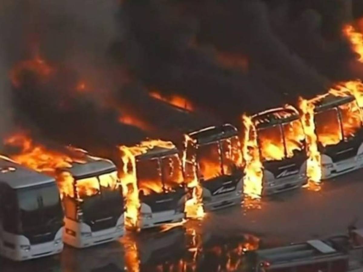 Incendio en área industrial de California deja grandes pérdidas económicas