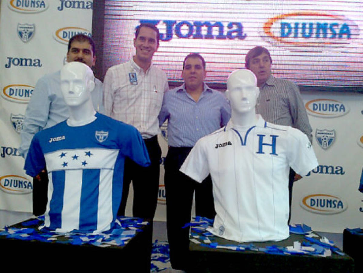 Presentan la nueva camiseta de la Selección de Honduras