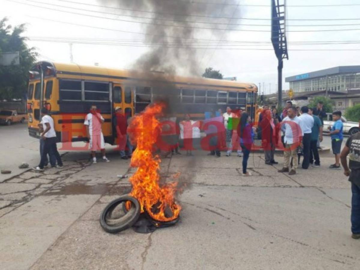 Con protestas residentes de la aldea El Lolo piden la pavimentación de la calle