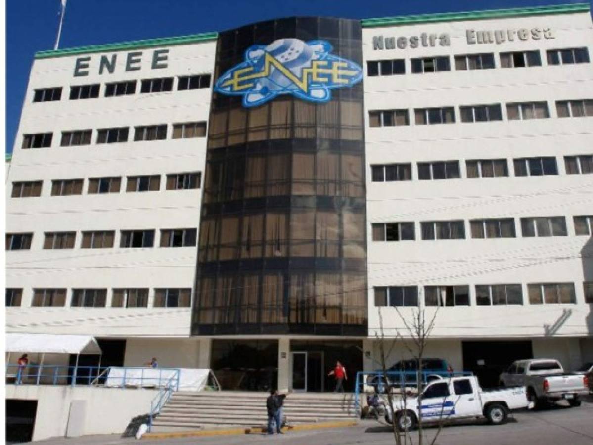 Honduras: Un total de 185 contratos de energía ahogan a la ENEE