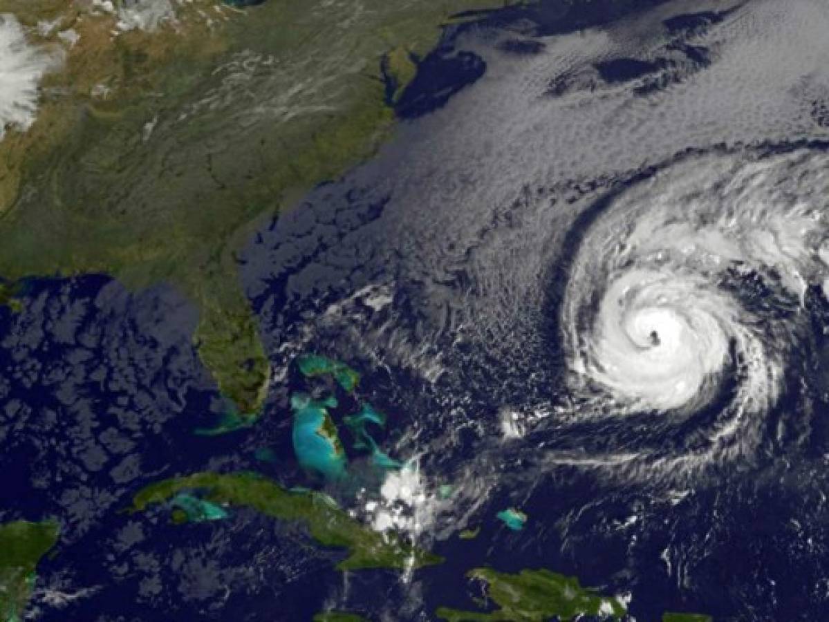 El 'extremadamente peligroso' huracán Nicole avanza hacia Bermudas