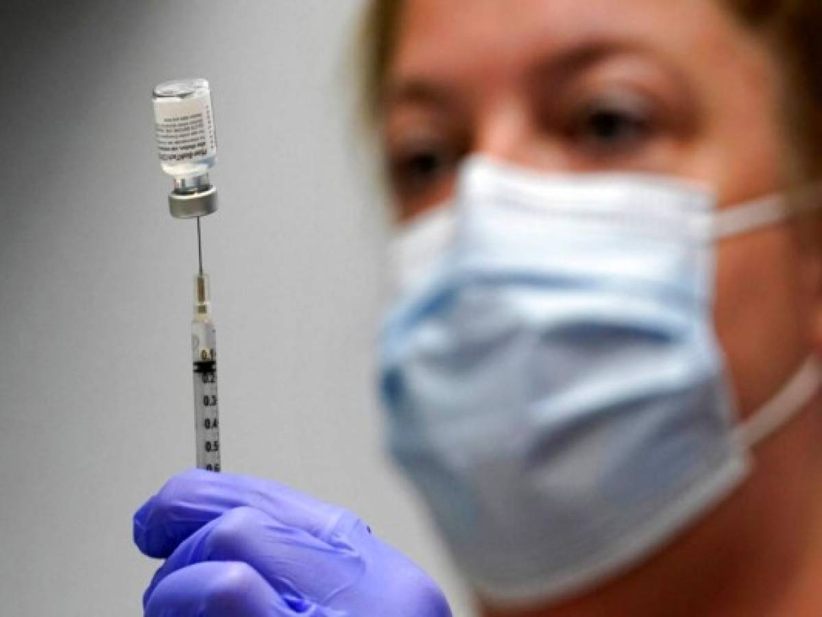 Expertos de EEUU favorables a tercera dosis de vacuna anticovid pero no para todos