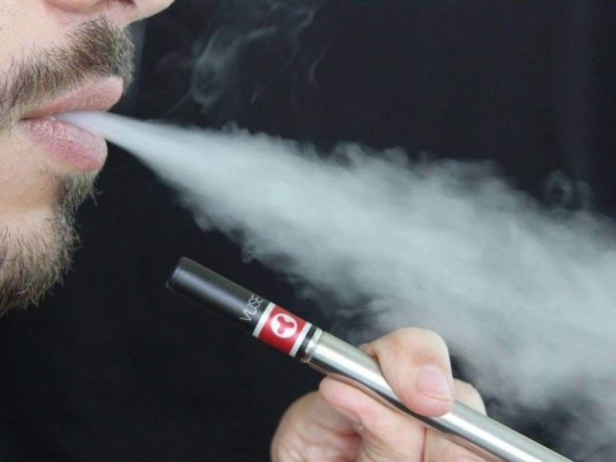 Servicio de salud de Inglaterra podrá recetar cigarillos electrónicos con orden médica