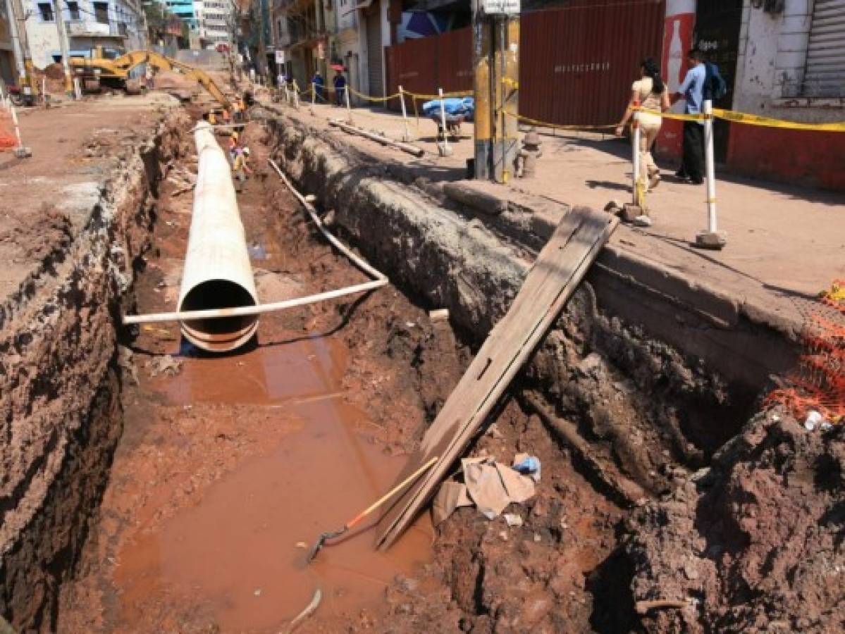 Vecinos claman agilizar obras en la avenida Gutenberg de Tegucigalpa