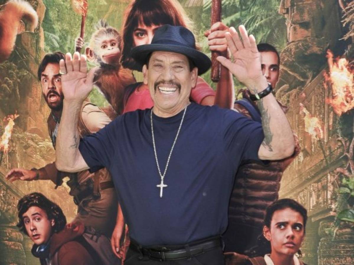 Danny Trejo ayuda a rescatar a bebé atrapado en un automóvil