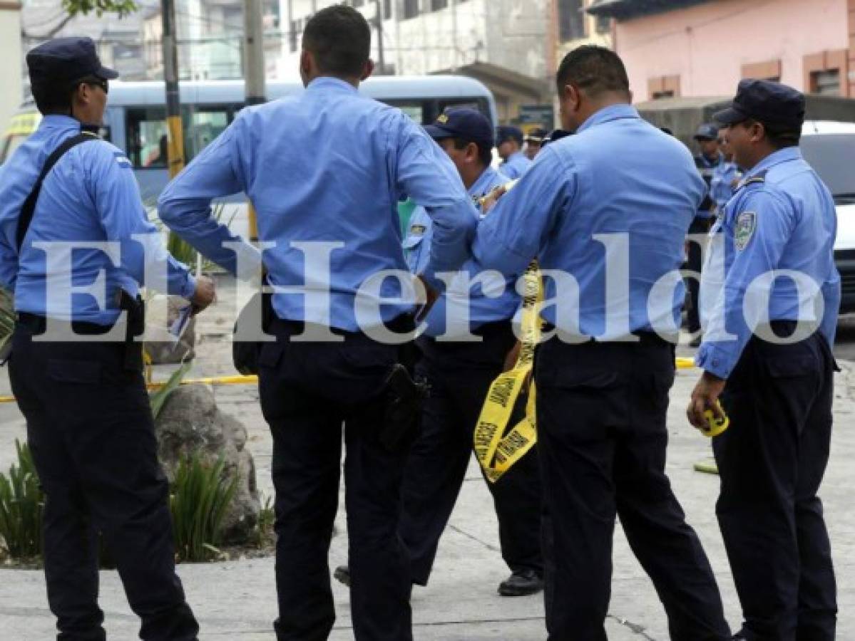 Subcomisionado de la Policía Nacional Álex Madrid se presenta a declarar por caso de abuso de autoridad