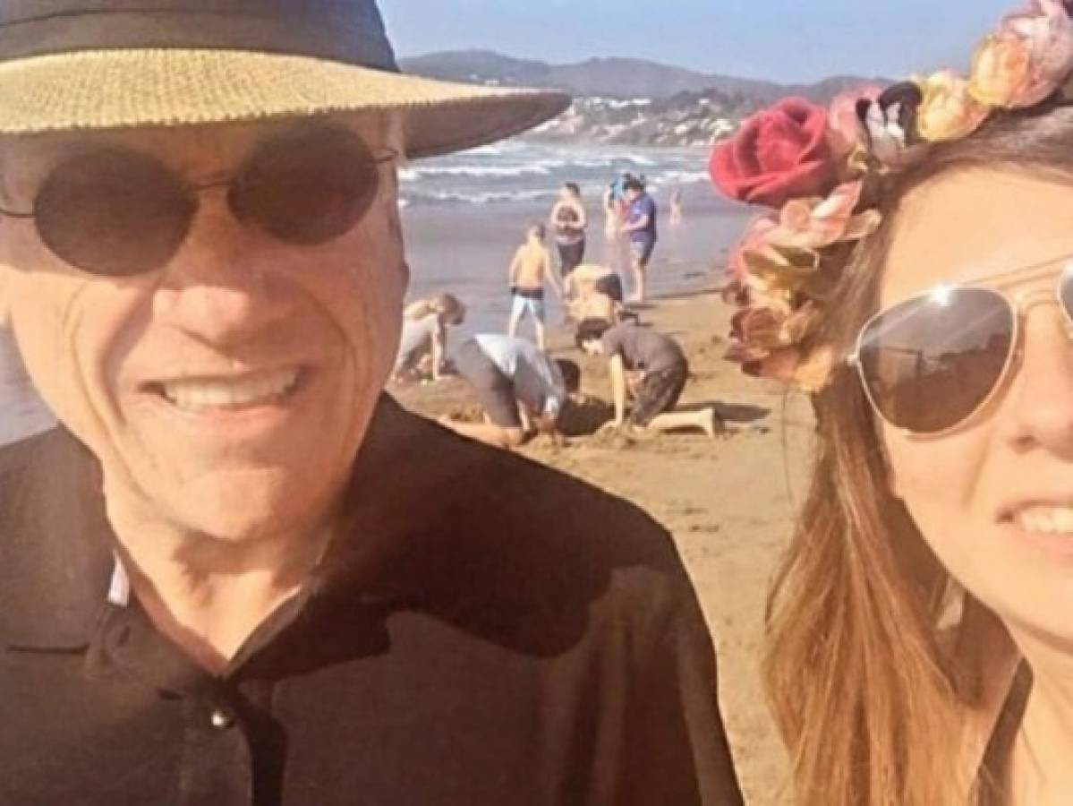 Piñera se autodenuncia por pasear y tomarse fotos sin mascarilla en playa de Chile