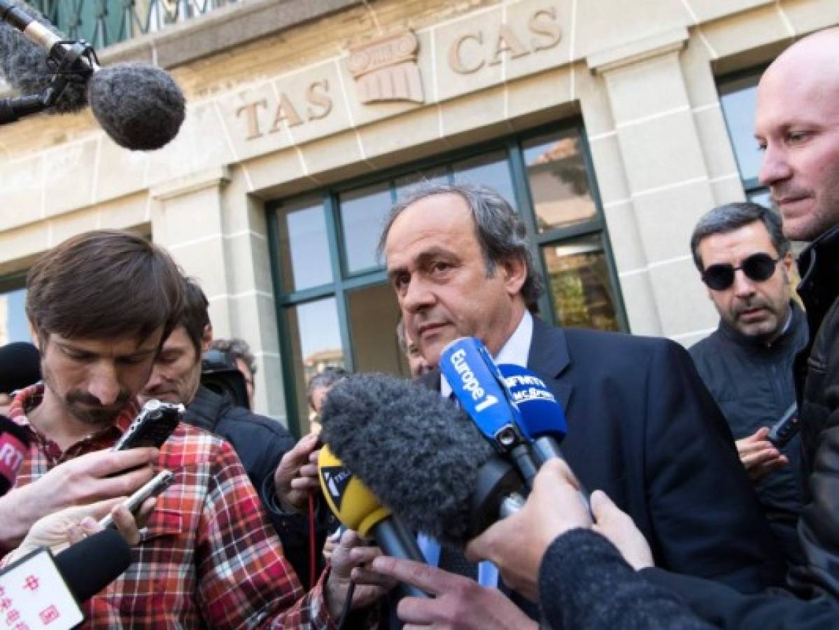 Michel Platini planea regreso y lucha legal tras suspensión