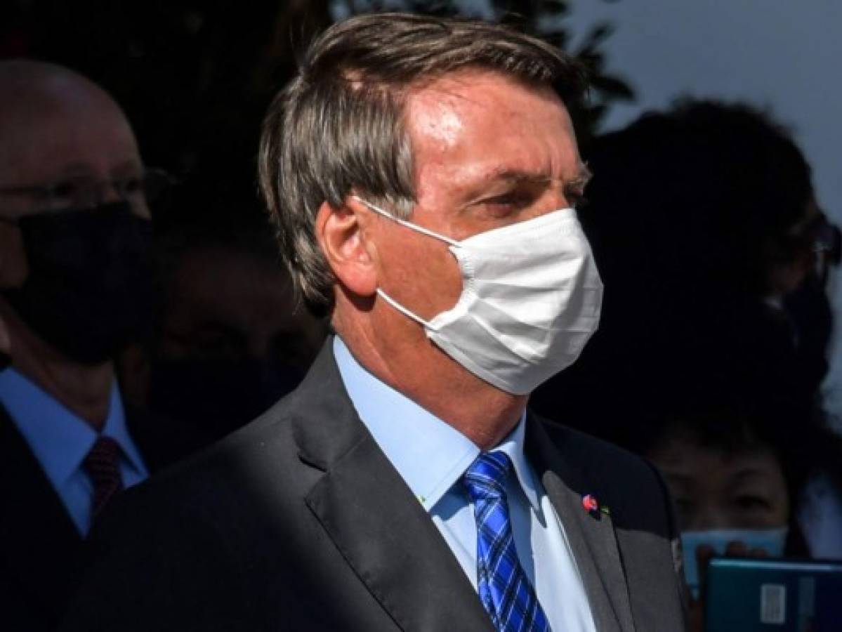 Bolsonaro dice que es 'mentira' que incendios estén arrasando parte de la Amazonía