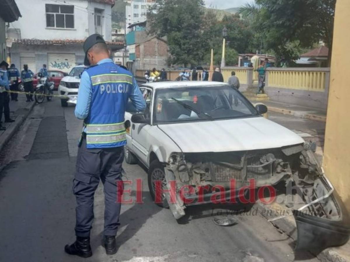 Taxista muere de un paro cardíaco mientras manejaba en el centro de la capital  