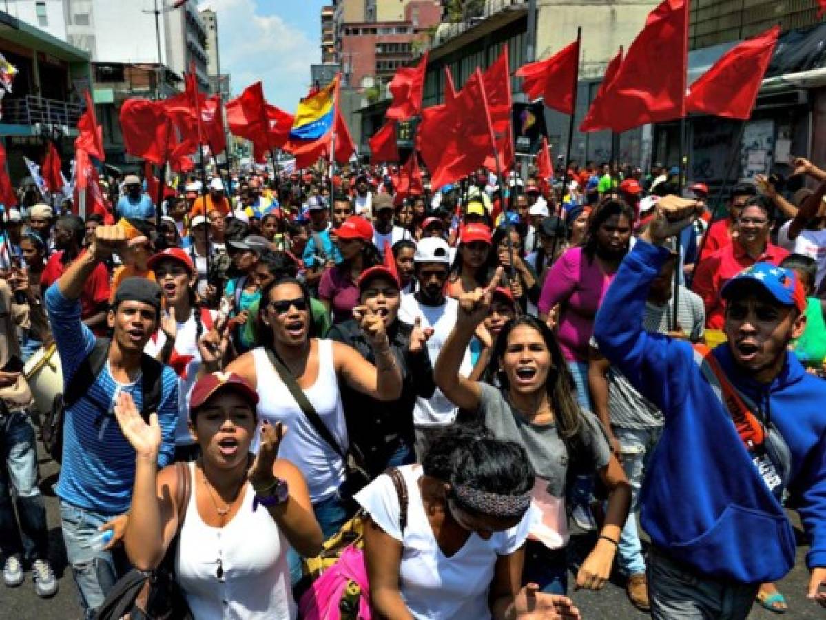 Chavismo y Oposición miden fuerzas con marchas en Caracas