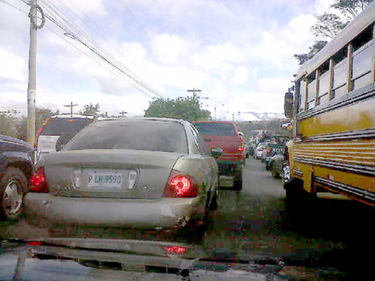 Tráfico vehicular regresa a calles de Tegucigalpa