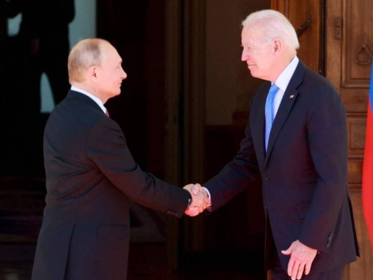 Biden y Putin inician cumbre en Ginebra con un apretón de manos