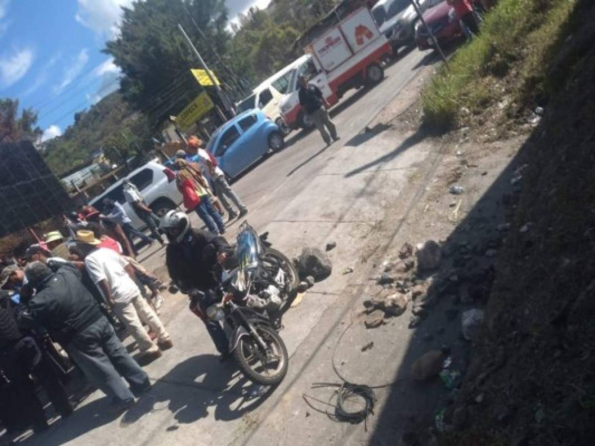 Tomas provocan congestionamiento vial en salida al sur de la capital