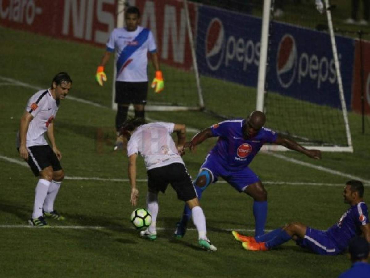 Leyendas del Mundo vencieron 5-2 a Leyendas de Honduras en el Partido por la Paz