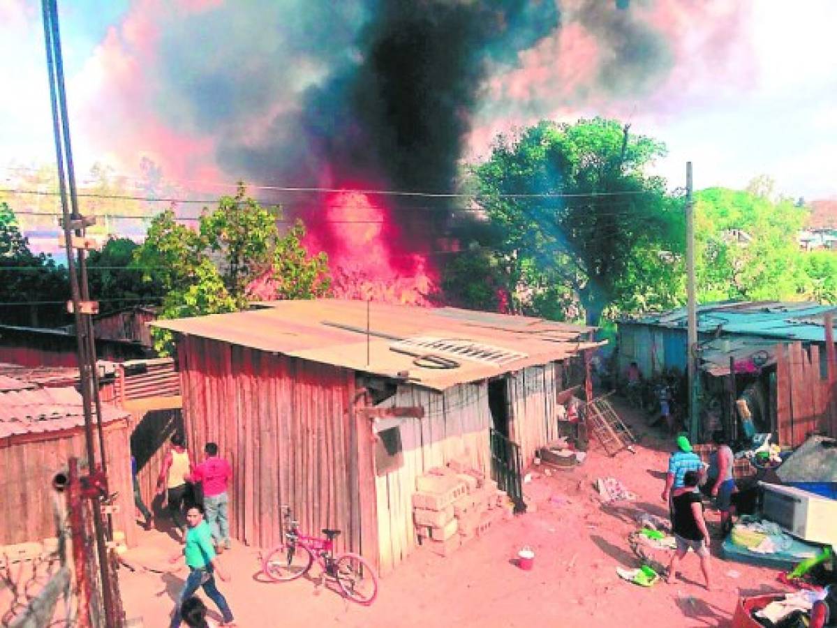Enésimo incendio en la capital... cuatro familias quedan en la calle