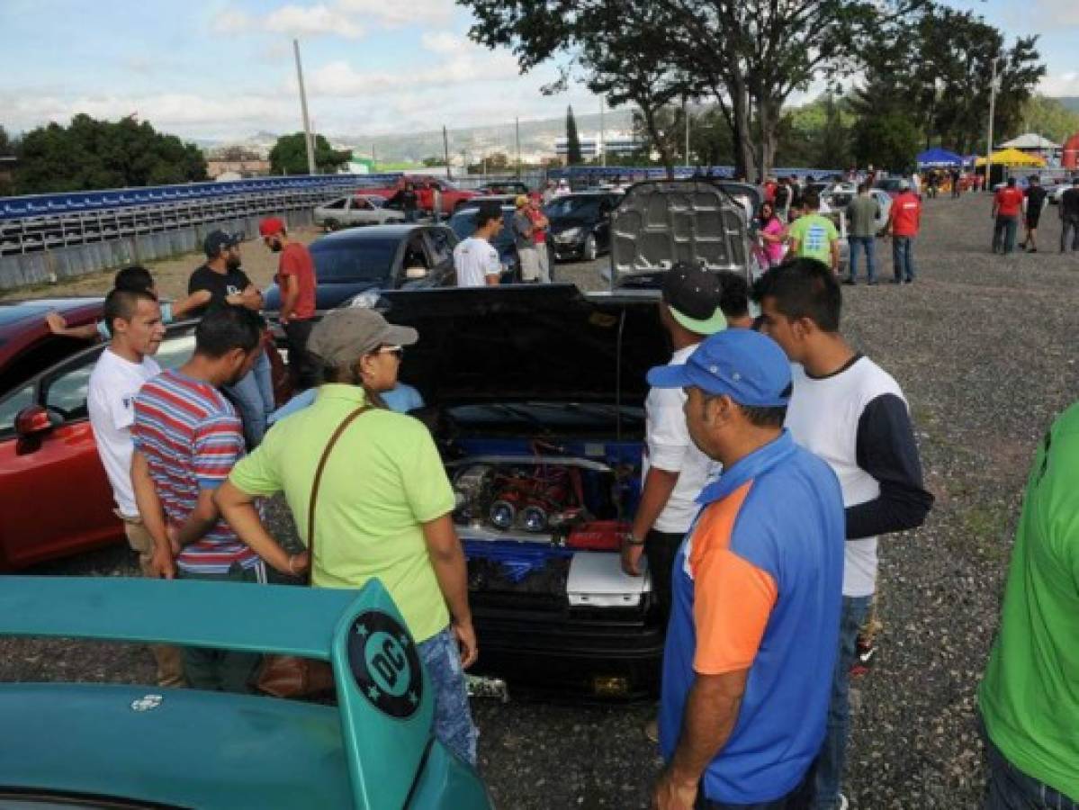 El bulevar Juan Pablo II vibró con el primer AutoCross