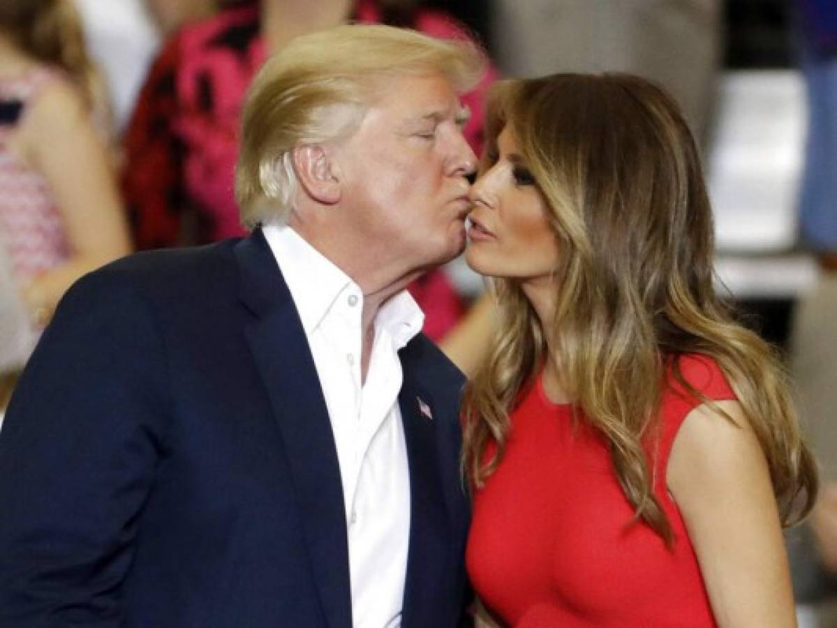 Libro: Melania demoró ir a Washington por acuerdo prenupcial 