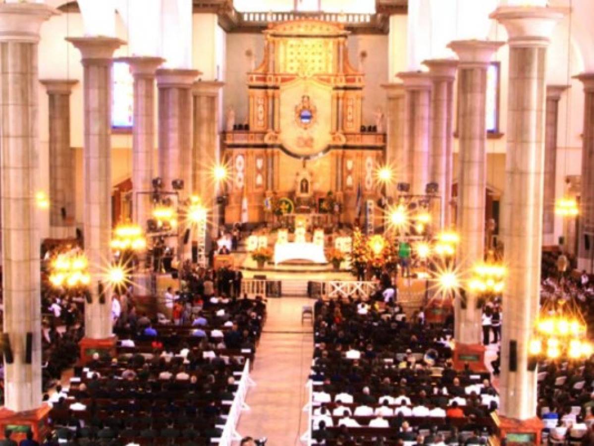 Por el coronavirus, Iglesia Católica suspende saludo de la paz en misas  