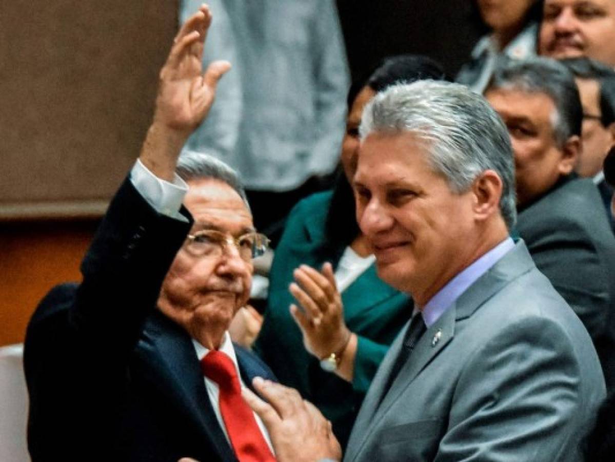 Raúl Castro dejará en 2021 liderazgo de Partido Comunista a Díaz-Canel