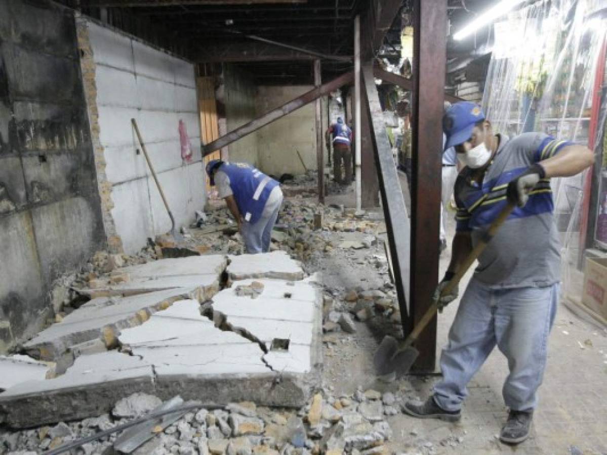 Comienzan a demoler los viejos puestos del mercado San Isidro de Comayagüela