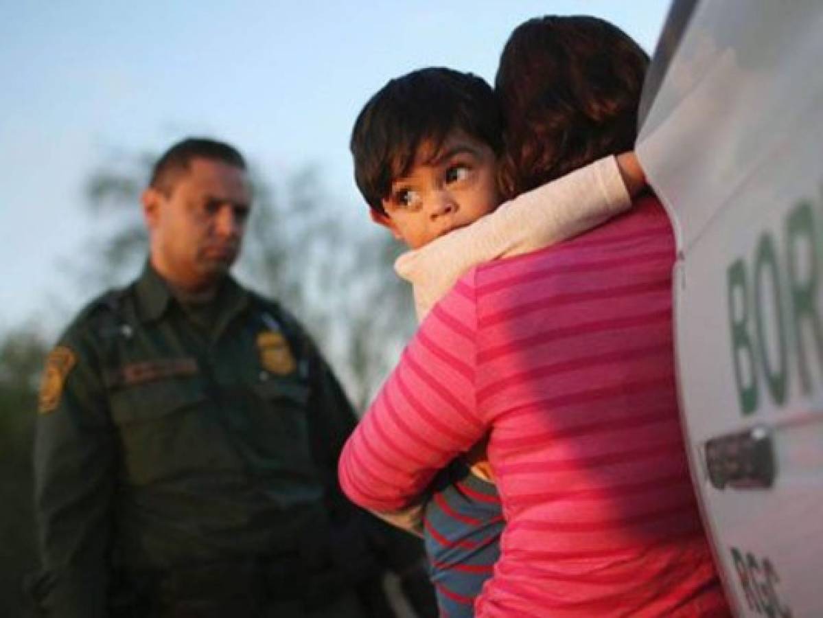 Detienen más familias de menores no acompañados en frontera de EEUU