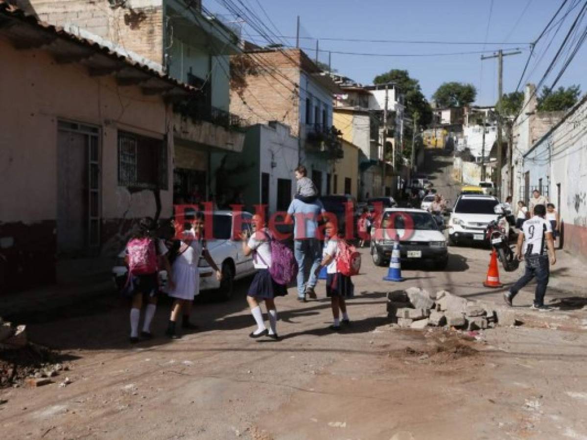 Evacuan a estudiantes de la escuela Valle y Cabañas del barrio El Guanacaste