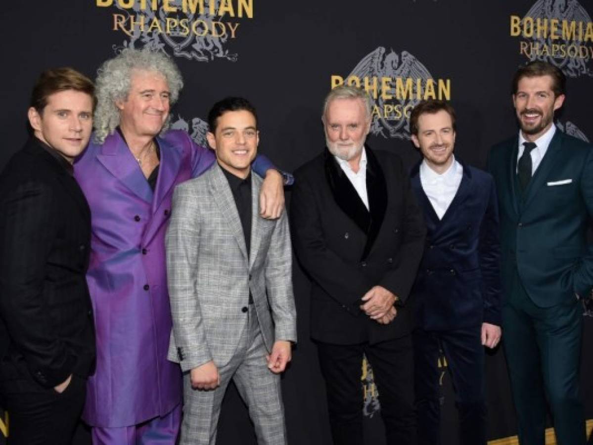 El actor Allen Leech, el guitarrista de Queen, Brian May, junto al actor Rami Malek, y el baterista de Queen, Roger Taylor. Además los actores Joe Mazzello y Gwilym Lee, durante la premier de 'Bohemian Rhapsody' en New York. Foto: Evan Agostini/Invision/AP / El Heraldo.