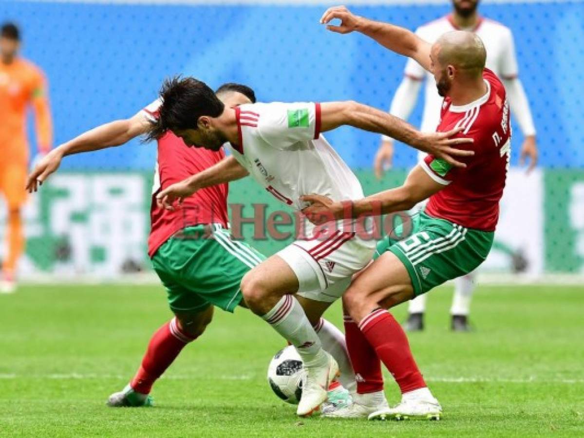 VÍDEO: Bouhaddouz de Marruecos le regala el triunfo a Irán con autogol