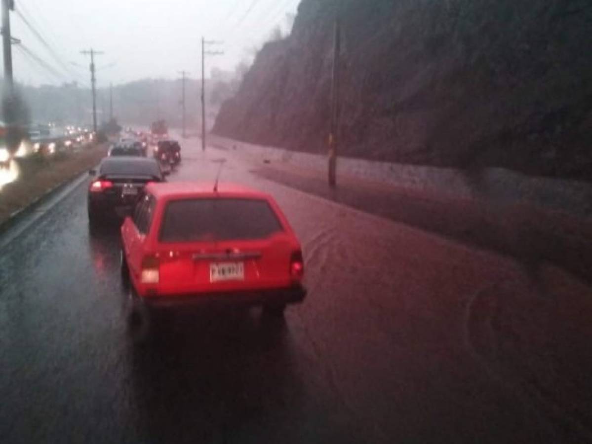 Torrencial lluvia cayó sobre la capital de Honduras  