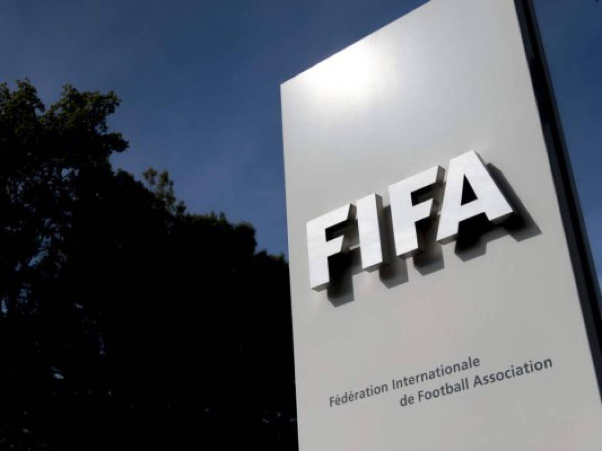 Fiscal suizo que investiga a la FIFA se reunió en secreto con Infantino