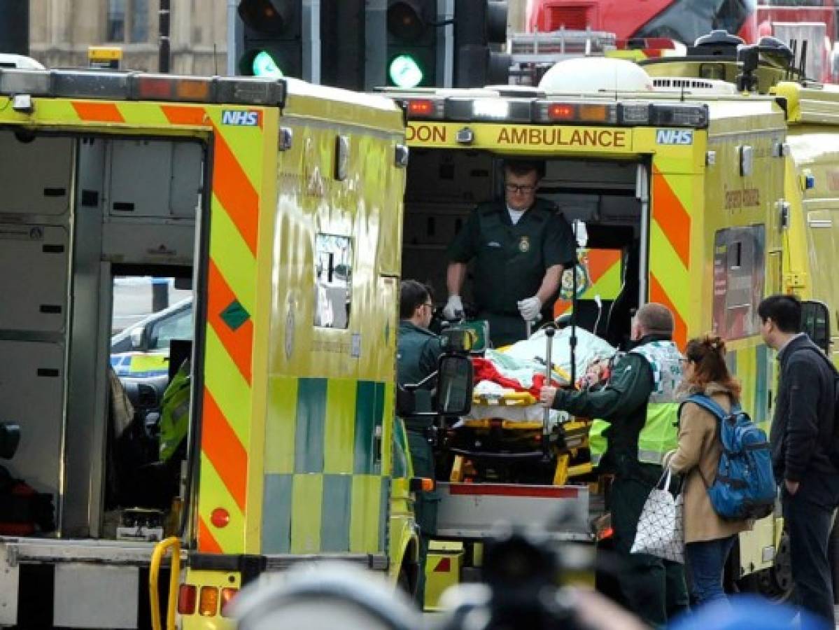 Cuatro muertos y 20 heridos en el atentado de Londres; sospechoso atropelló a víctimas