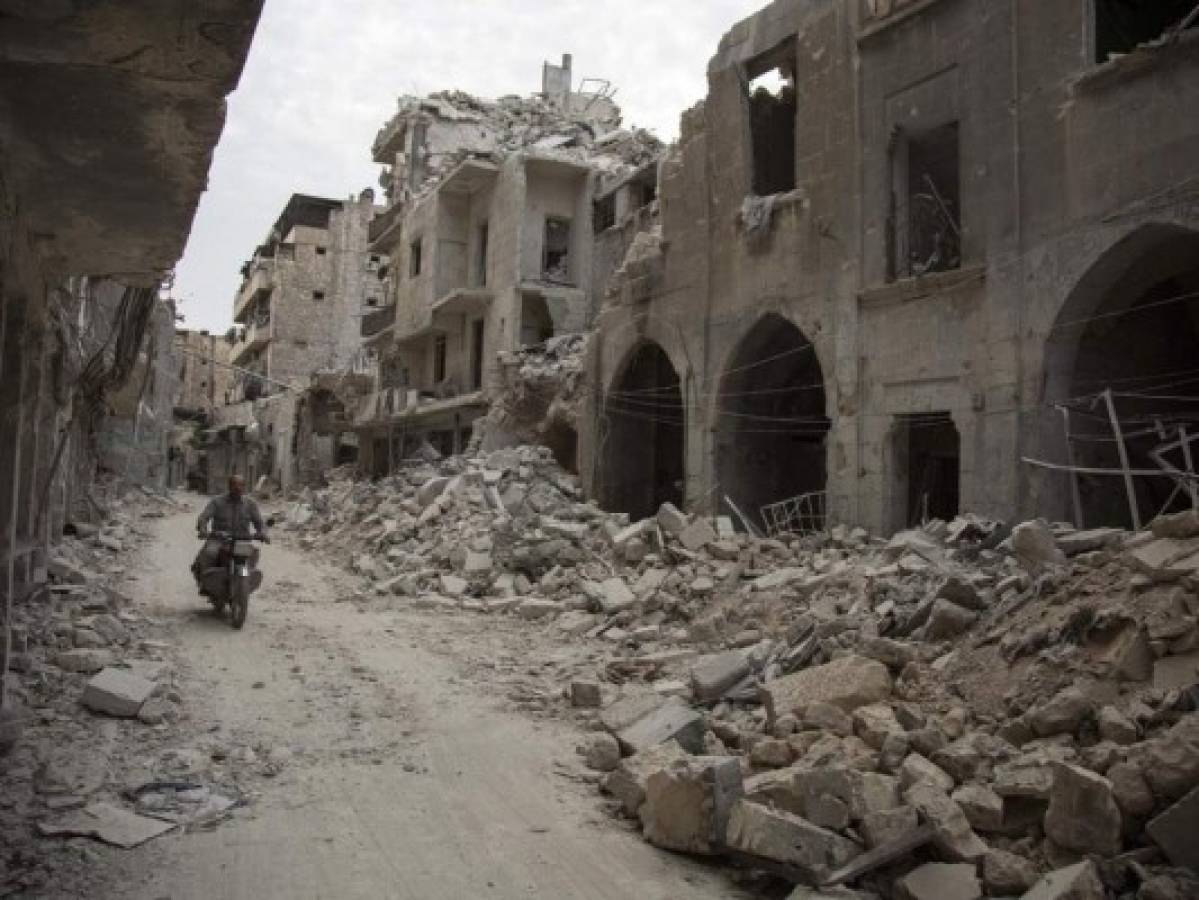 Gobierno sirio bombardea zona rebelde a pesar de protestas internacionales