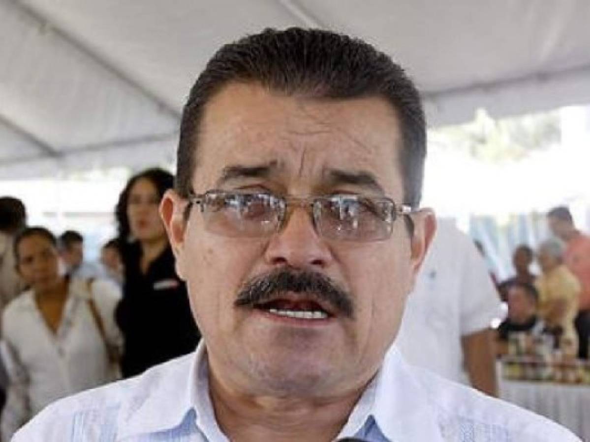 Emiten orden de captura y alerta migratoria contra exministro de Educación José Alejandro Ventura