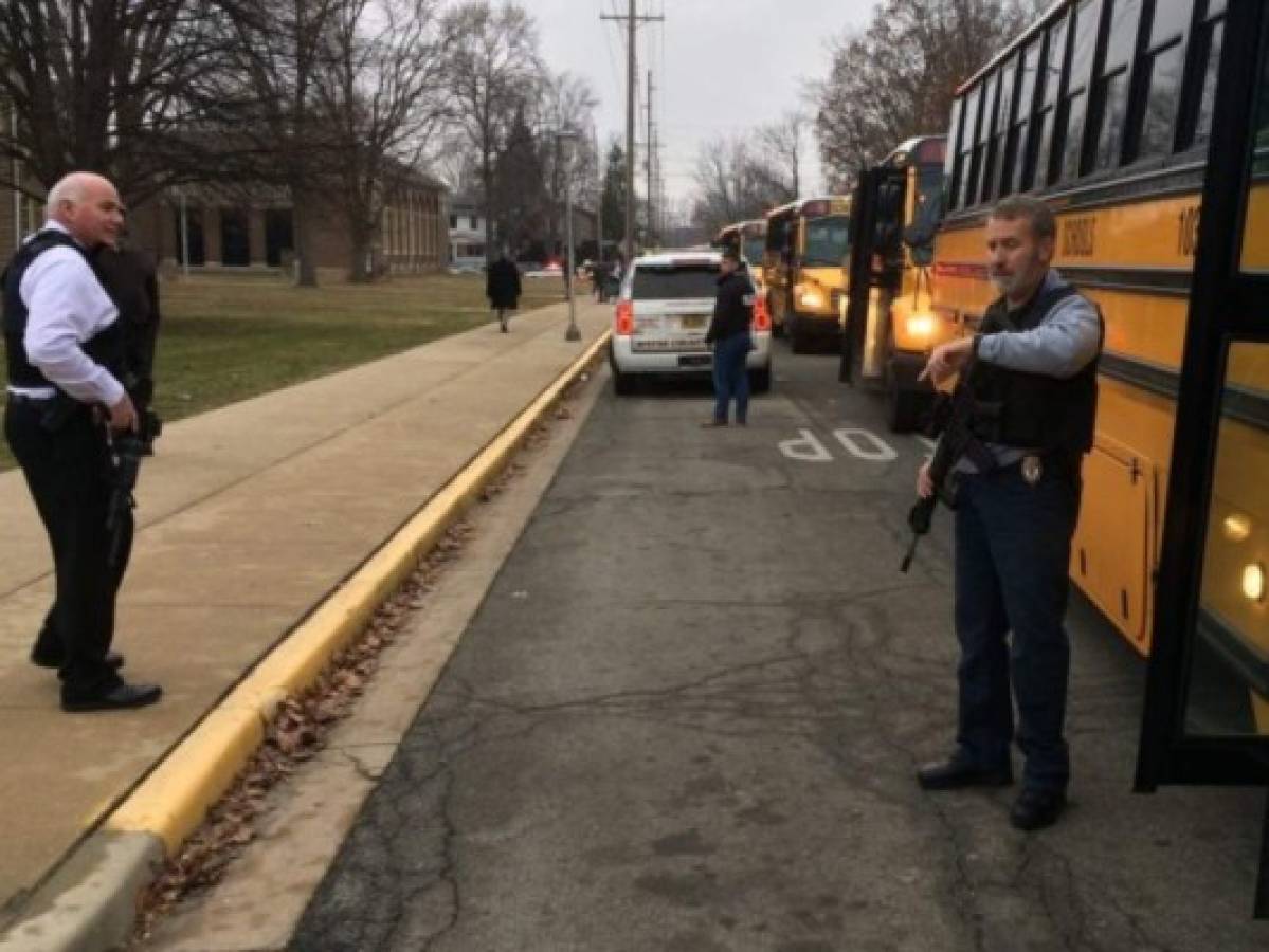 Presunto autor de tiroteo en escuela de Estados Unidos muere en enfrentamiento con la policía