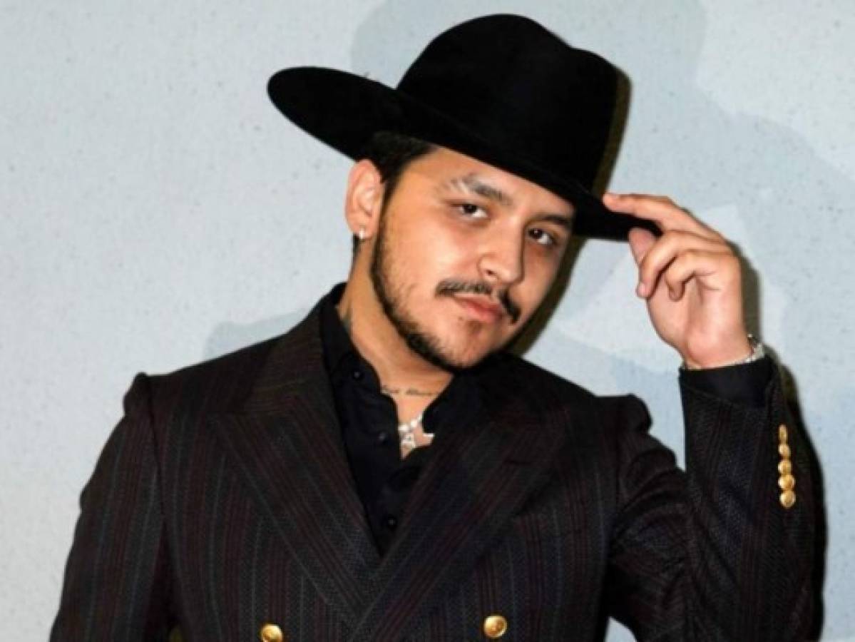 Revelan el amor platónico de Christian Nodal y no es Belinda