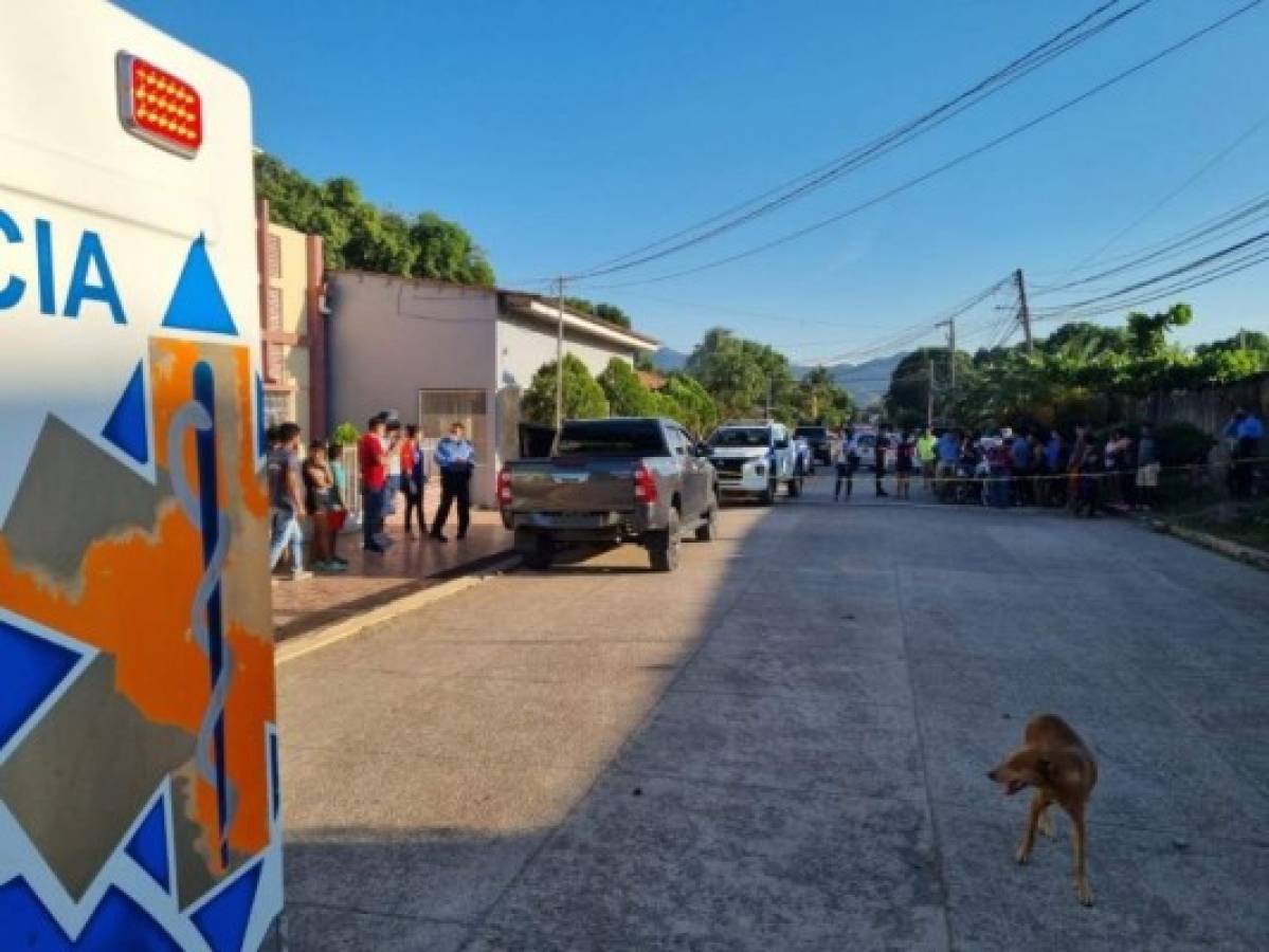 Frente a su casa y dentro de su carro matan a expolicía en Choluteca