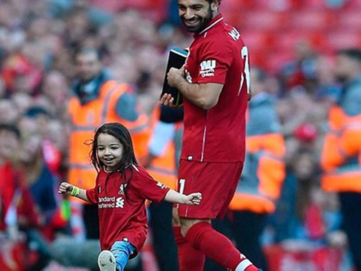 VIDEO: Tierna hija de Mohamed Salah se roba el show en estadio de Liverpool