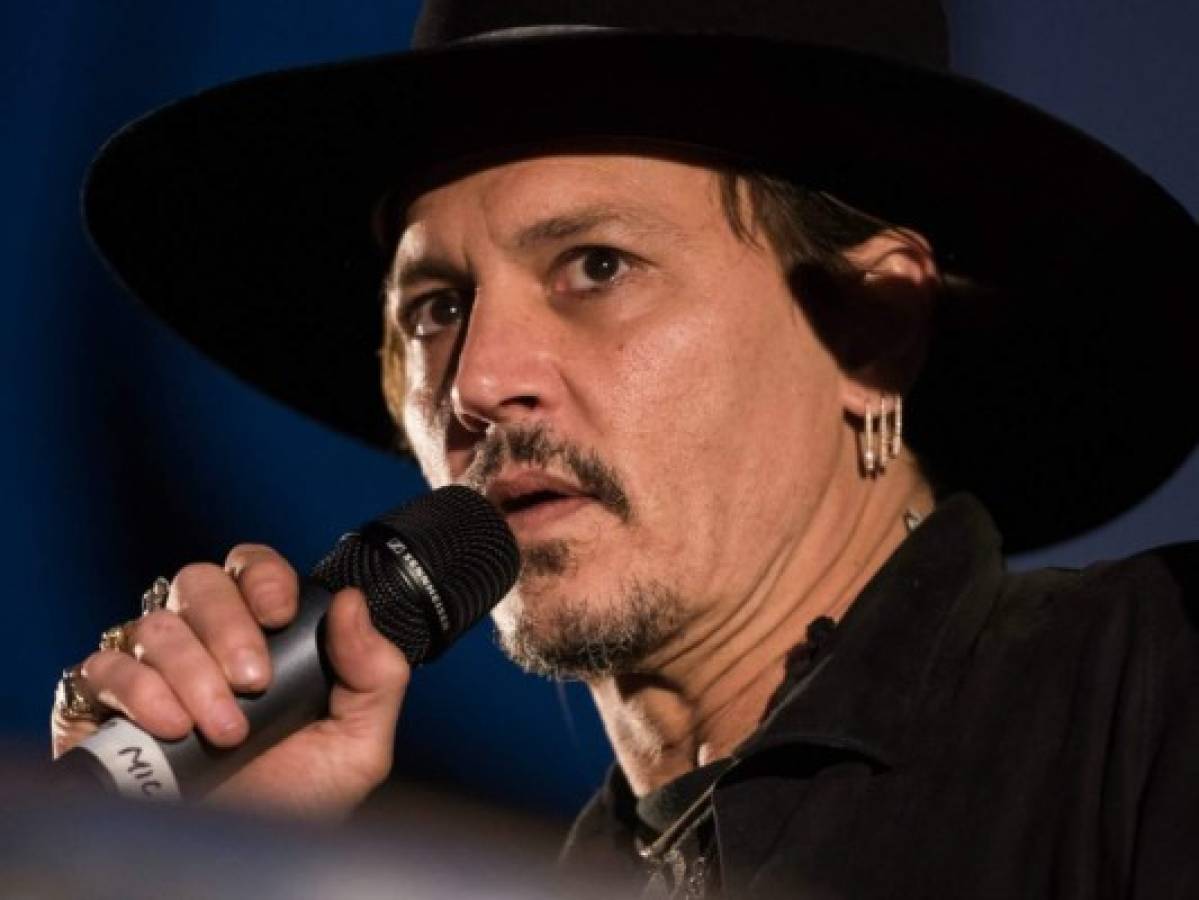 Johnny Depp se disculpa por broma de asesinato de Donald Trump