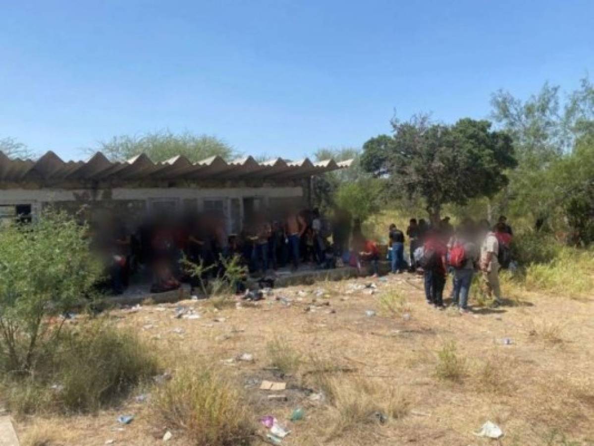 Hallan a más de 160 migrantes abandonados en una bodega en México