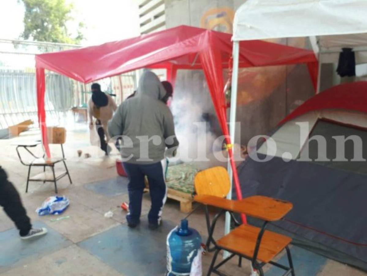 Los estudiantes se mantienen en huelga de hambre.